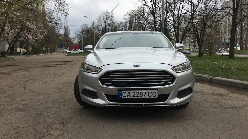 Ford Fusion (America) Сріблястий металік