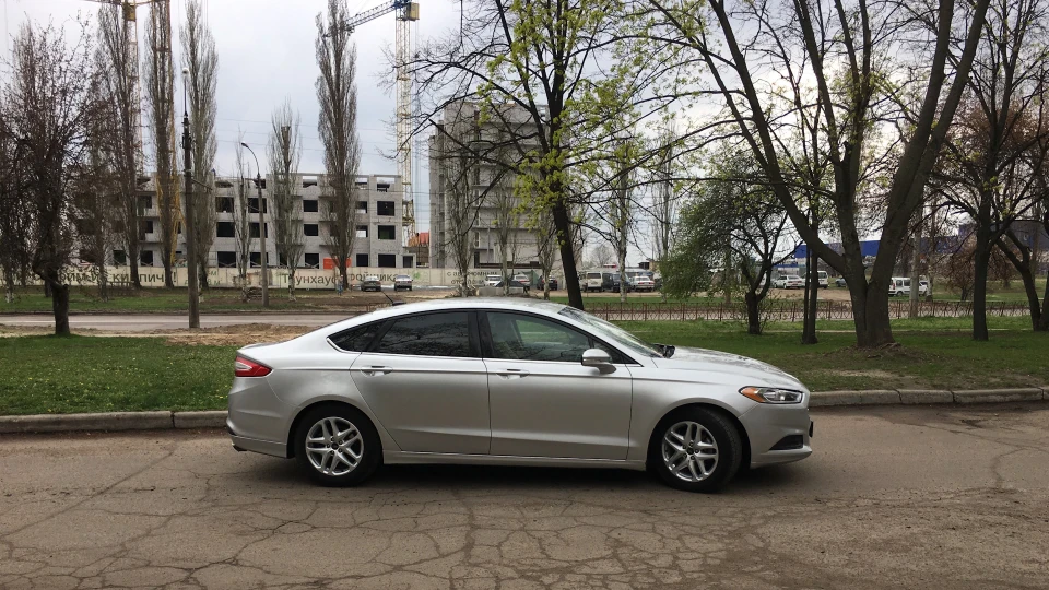 Ford Fusion (America) Сріблястий металік 2