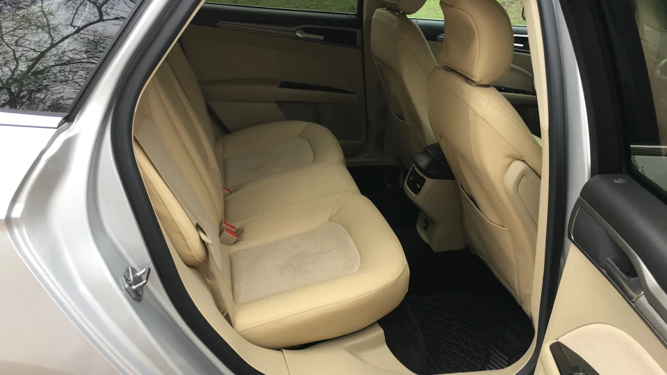 Ford Fusion (America) Сріблястий металік 4