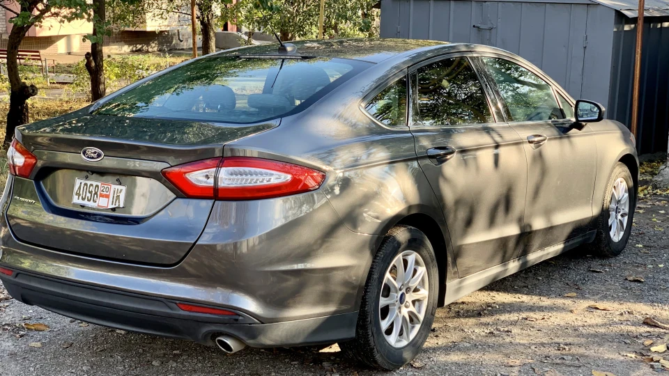 Ford Fusion (America) Space Gray як iPhone 2