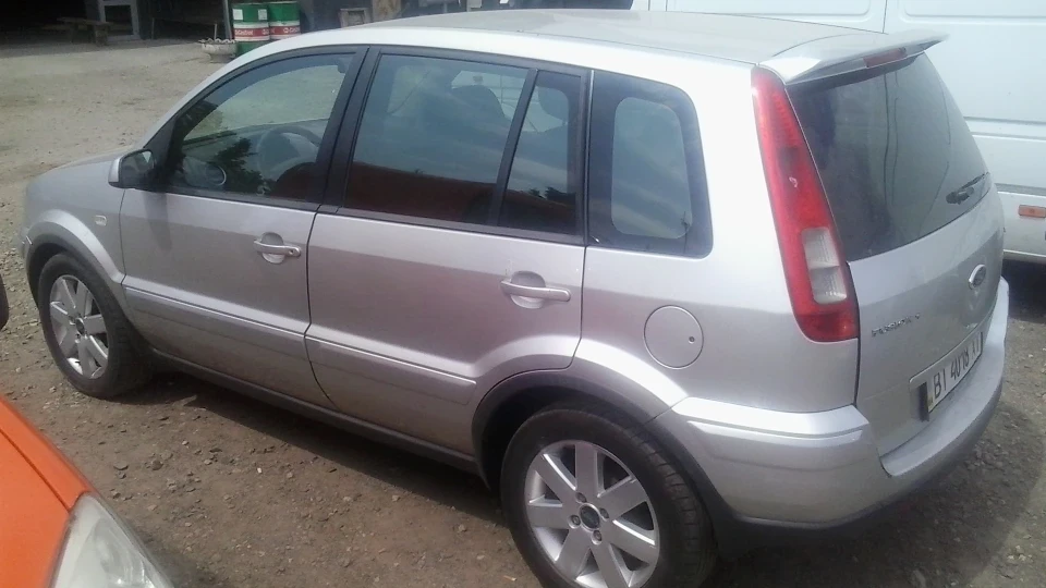 Ford Fusion + 4