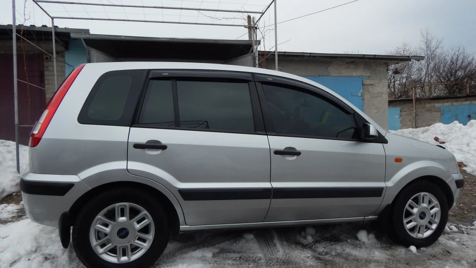 Ford Fusion 4