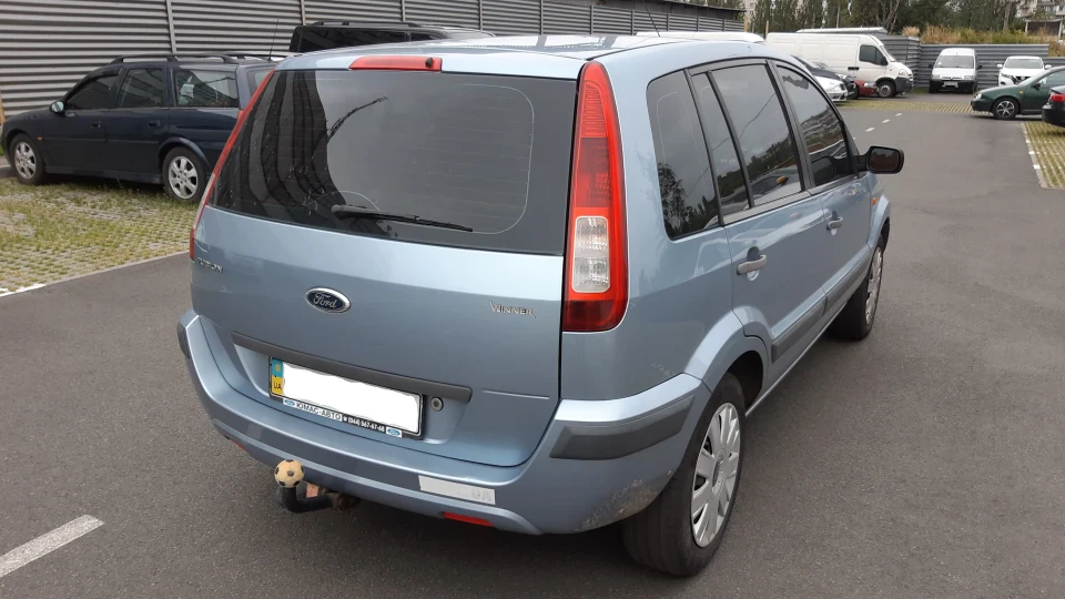 Ford Fusion 4