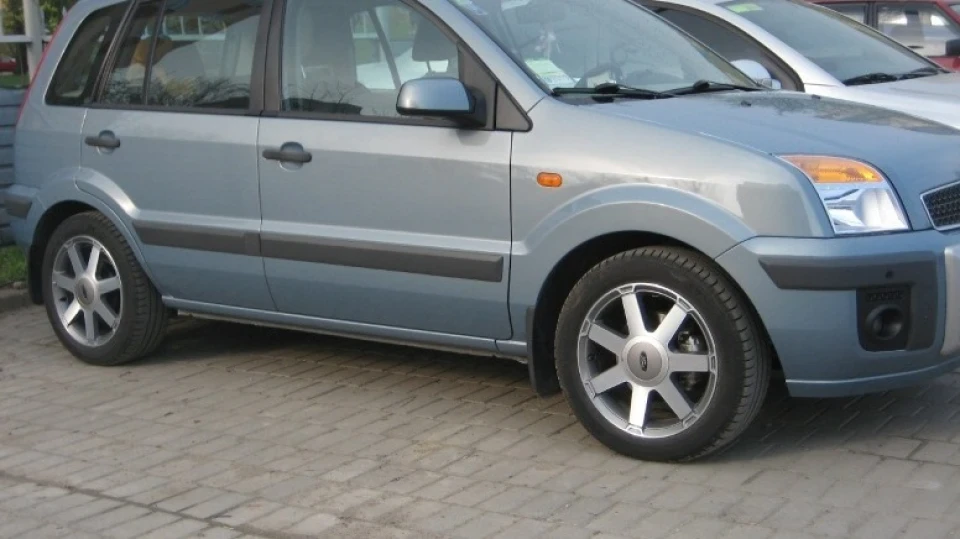 Ford Fusion Ghia, Avalon 2