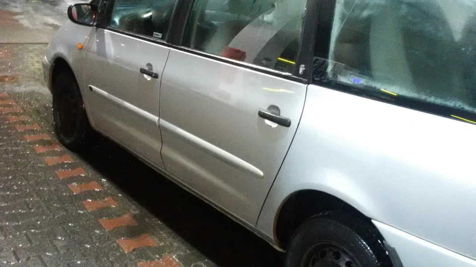 Ford Galaxy сірий з блакитним відливом 2