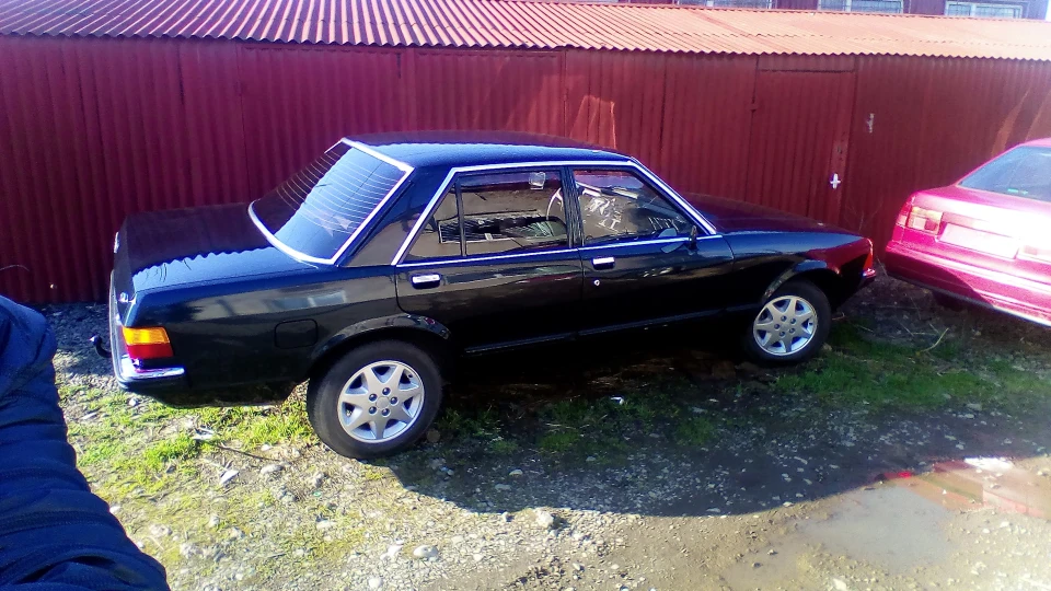 Ford Granada Gold metallic 2