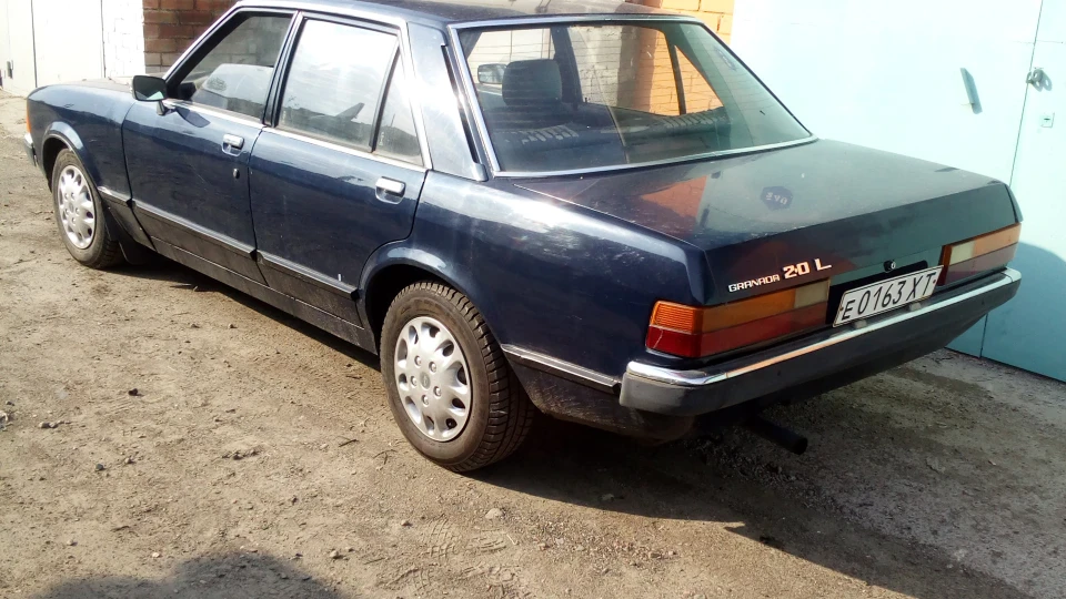 Ford Granada синій 2.0v6 2