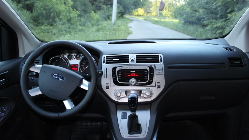 Ford Kuga 2.5 Turbo 2