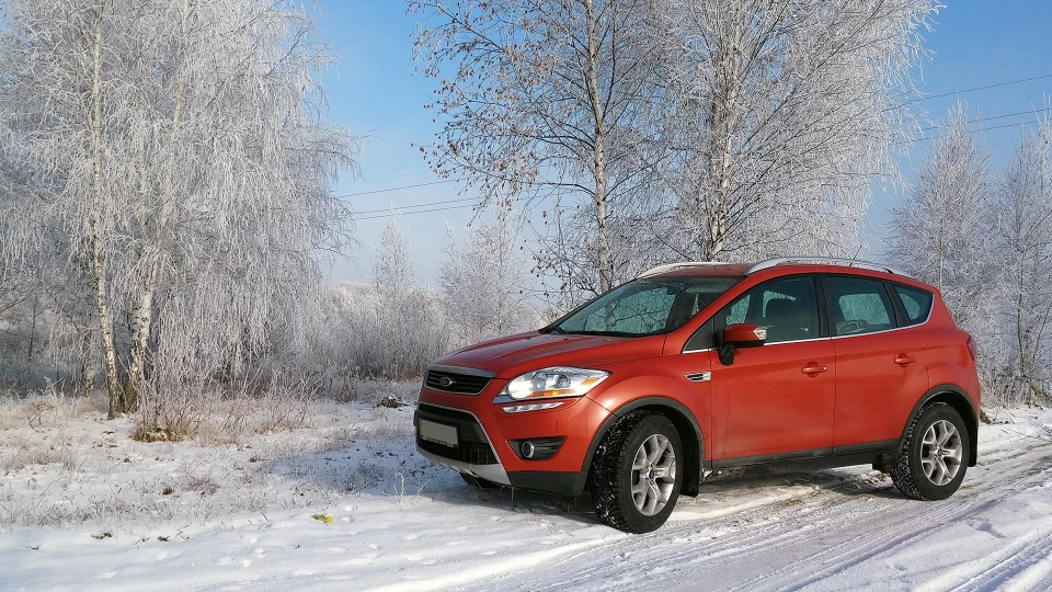 Ford Kuga 2,5T Mars Red 3