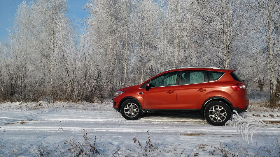 Ford Kuga 2,5T Mars Red 4