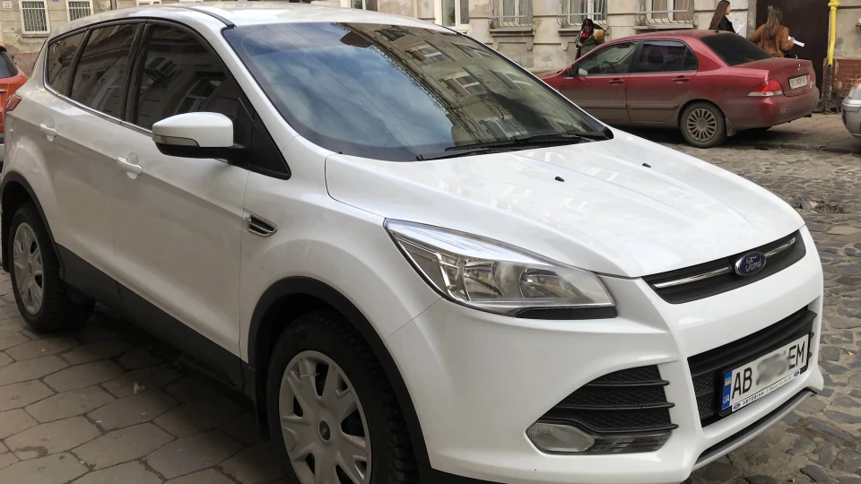 Ford Kuga БІЛЕ СТЕРВО