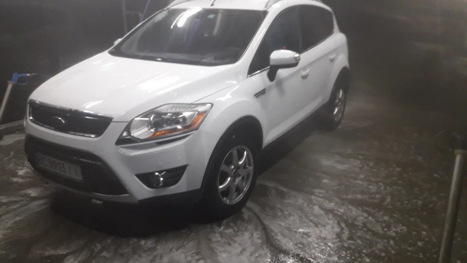 Ford Kuga Білий