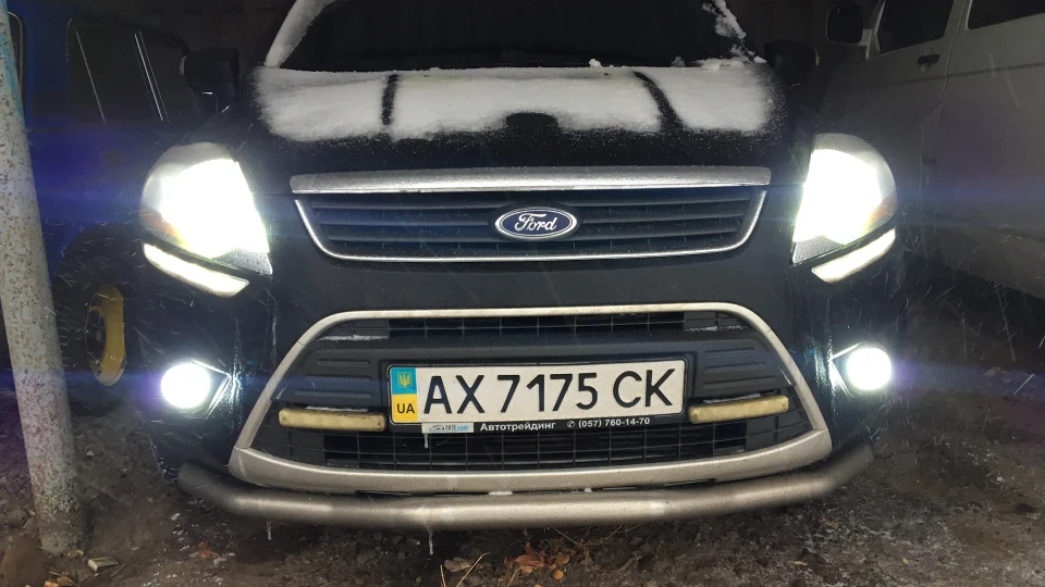 Ford Kuga Чорний металік. 2.5 4Х4