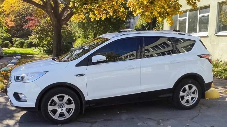 Ford Kuga Frozen * White 2