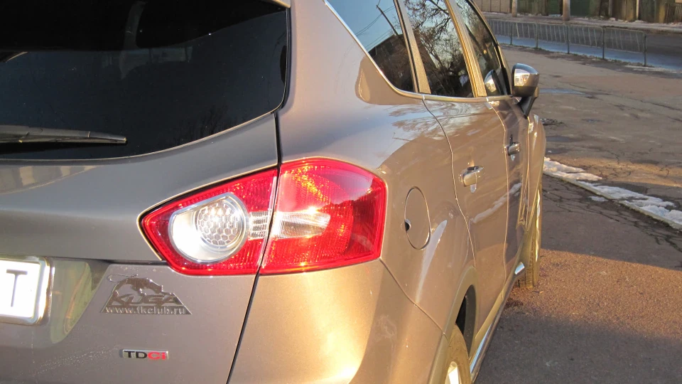 Ford Kuga Срібна дівчинка