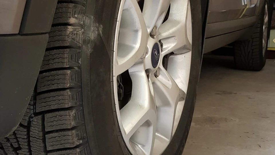 Ford Kuga Сірий металік