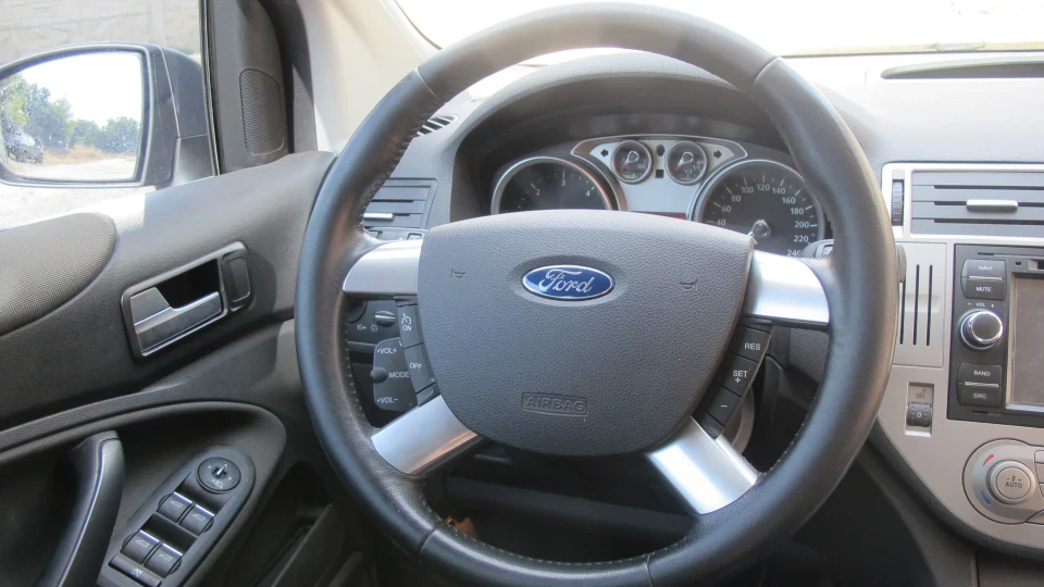 Ford Kuga Сприятливий і міцний 3
