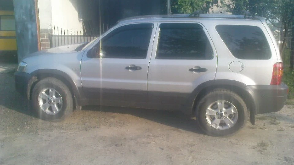 Ford Maverick 4