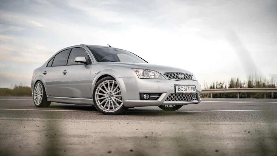 Ford Mondeo ST220 Enthusiast 2