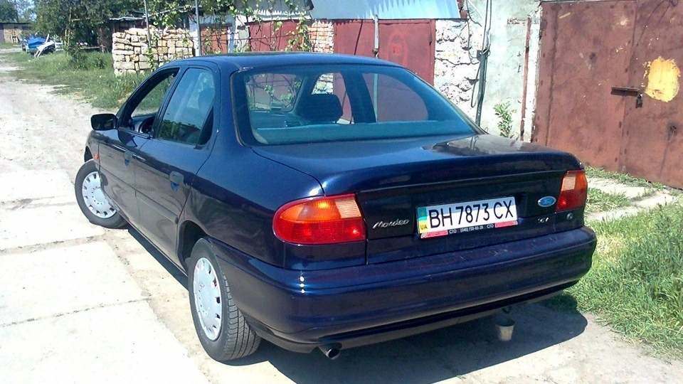 Ford Mondeo 1.6 седан 3