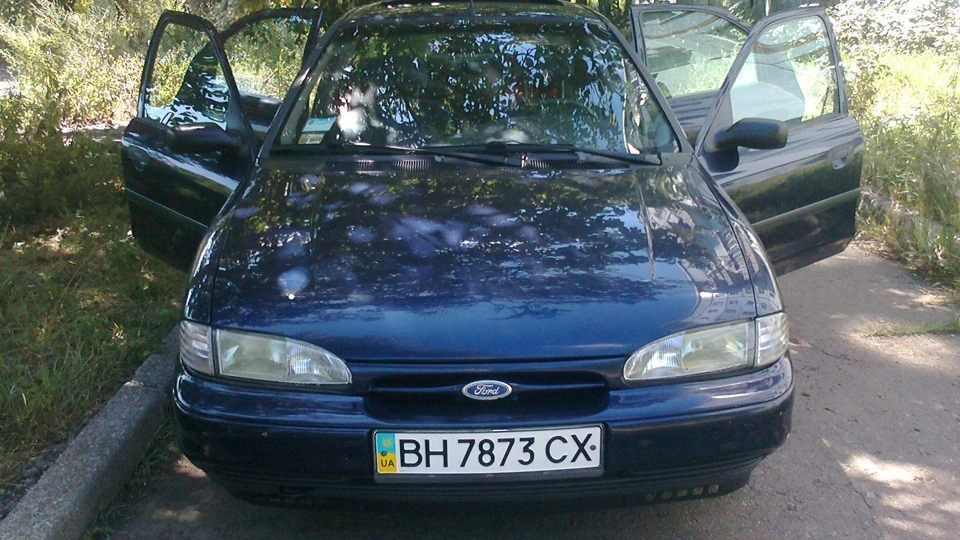 Ford Mondeo 1.6 седан 4