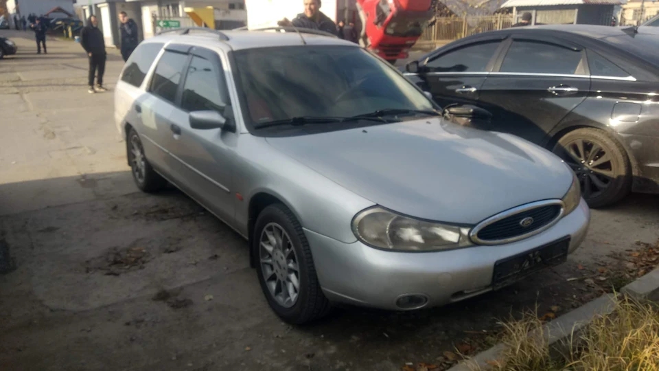 Ford Mondeo 1.8i 16 МКК 2000 2