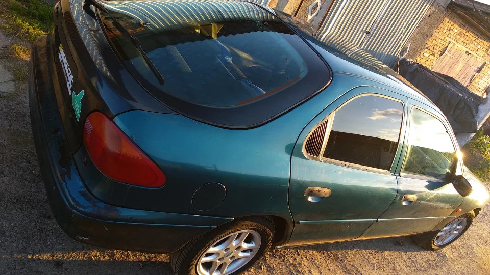 Ford Mondeo 2.0 Zetec-E GHIA 3