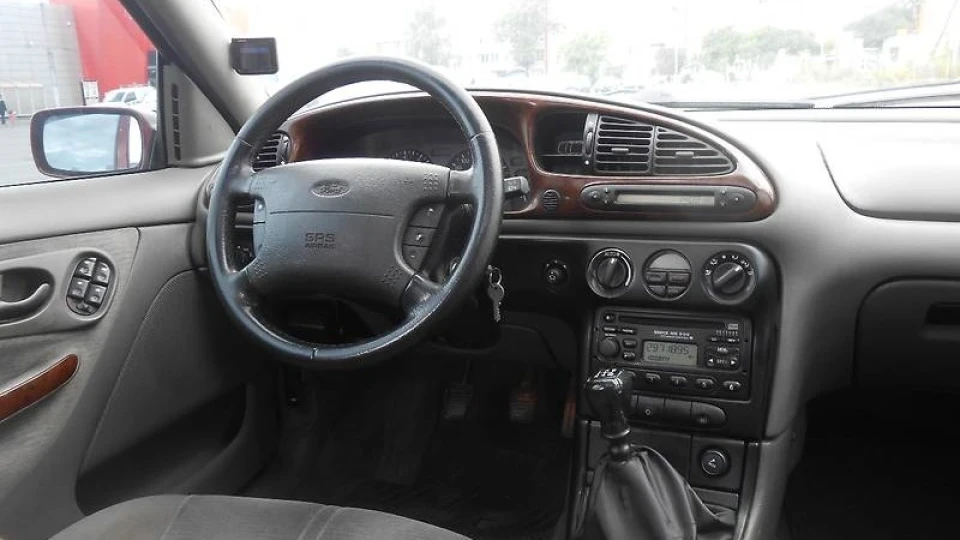 Ford Mondeo 2.5 V6 Ghia седан 3