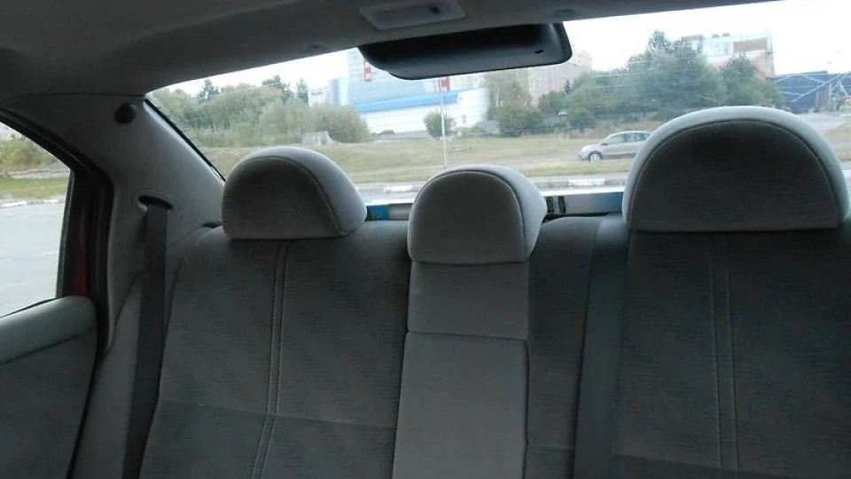 Ford Mondeo 2.5 V6 Ghia седан 4