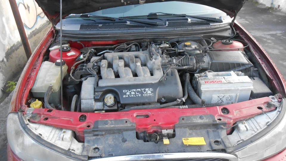 Ford Mondeo 2.5 V6 Ghia седан 5