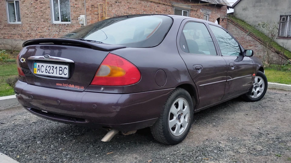 Ford Mondeo (baklazhan) 2.5 ghia 2