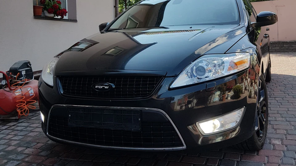 Ford Mondeo black 2