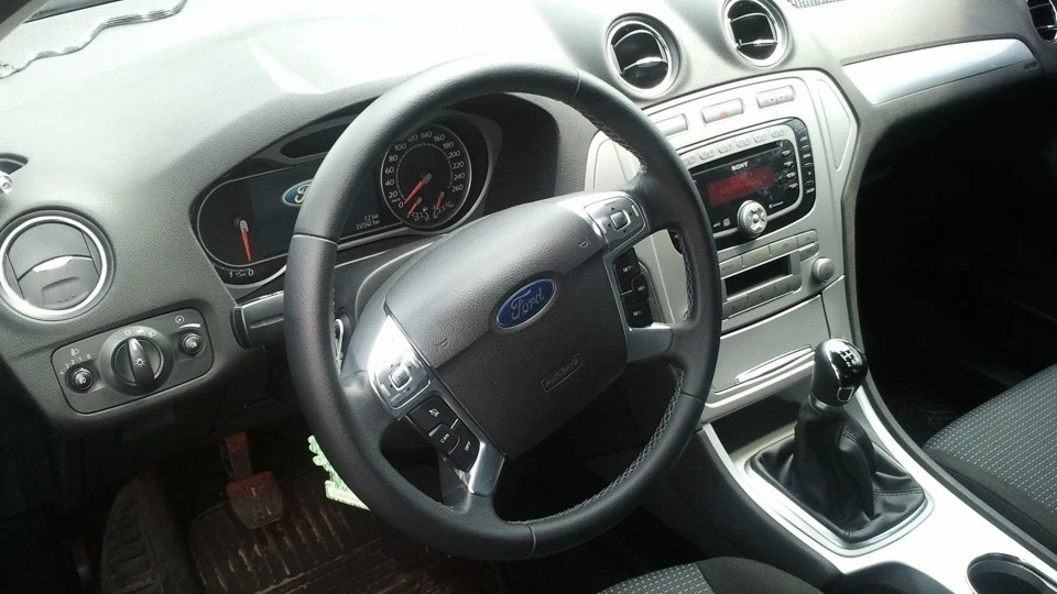 Ford Mondeo чорний 2.0 мкп 3