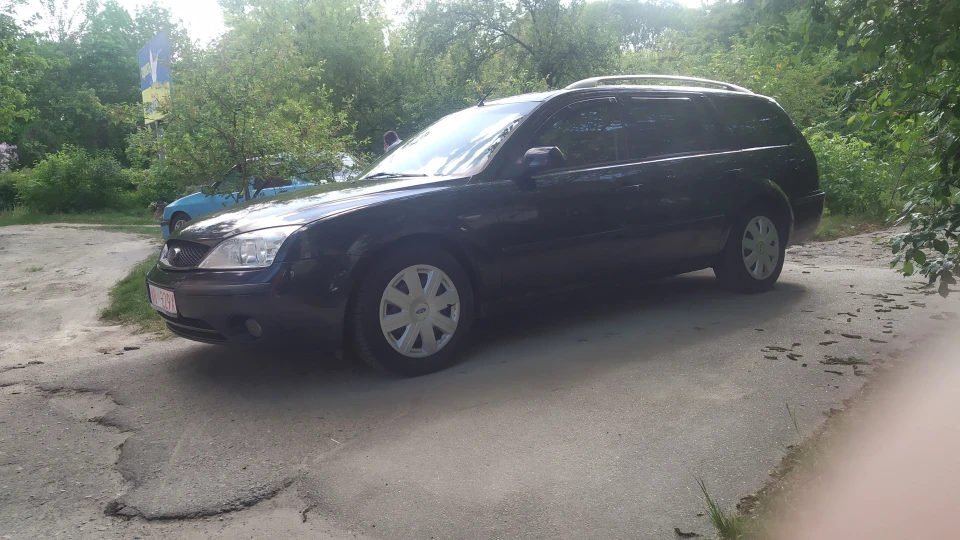 Ford Mondeo Чорний універсал