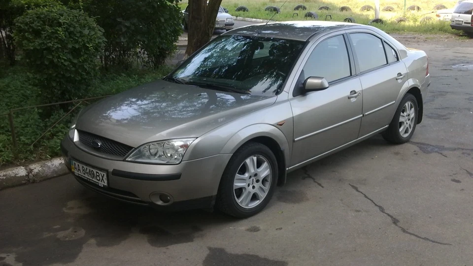Ford Mondeo Ghia 8