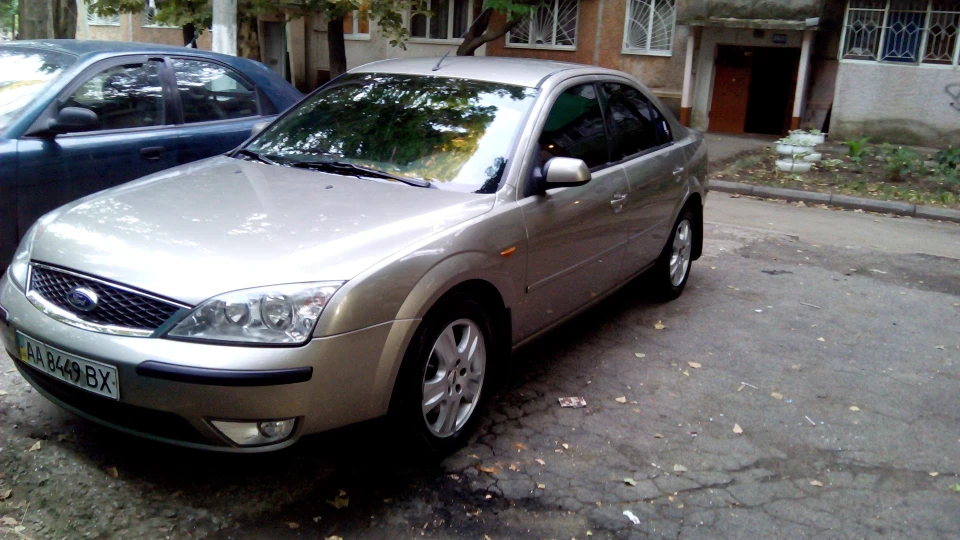 Ford Mondeo Ghia 8 2