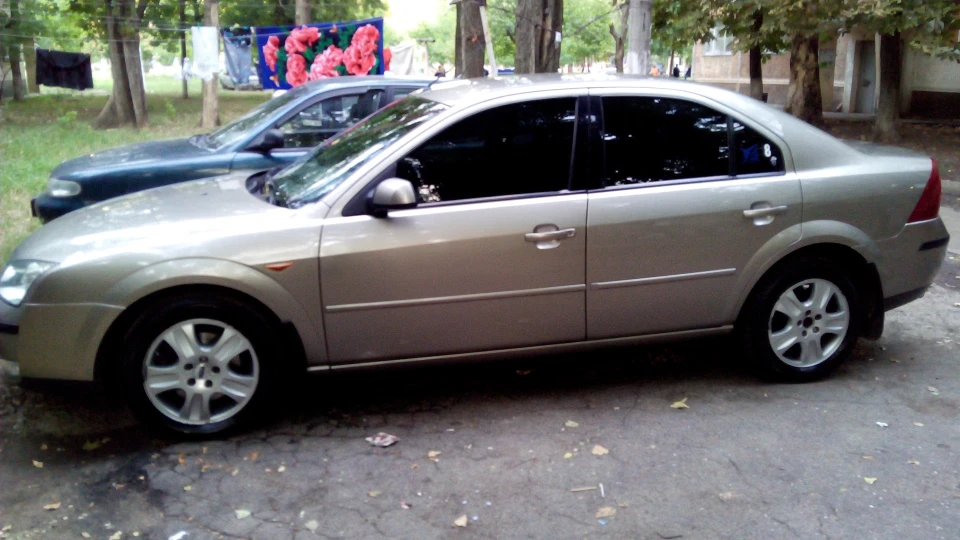Ford Mondeo Ghia 8 3