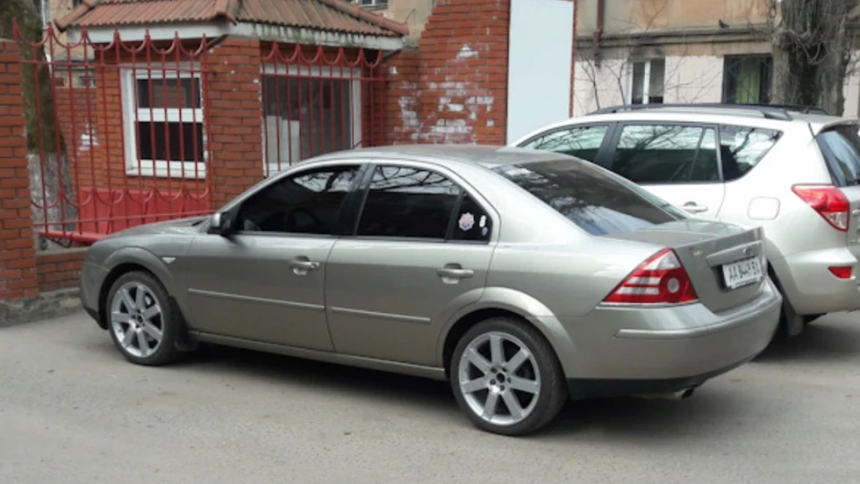Ford Mondeo Ghia 8 5