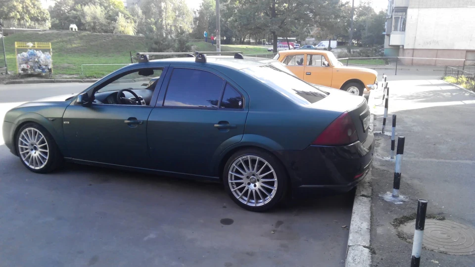 Ford Mondeo Ghia 4
