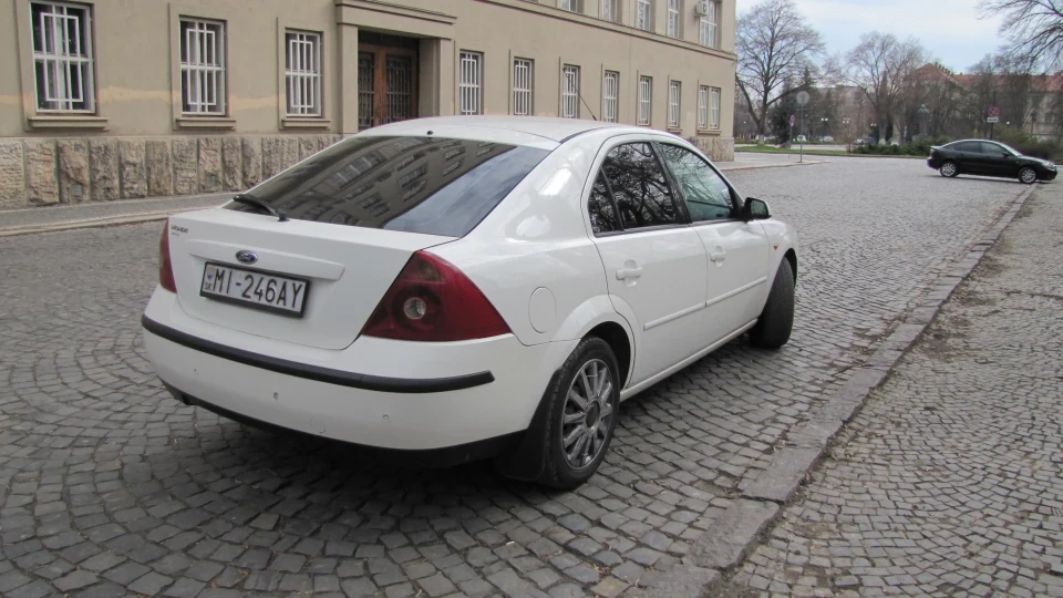 Ford Mondeo Ghia 3