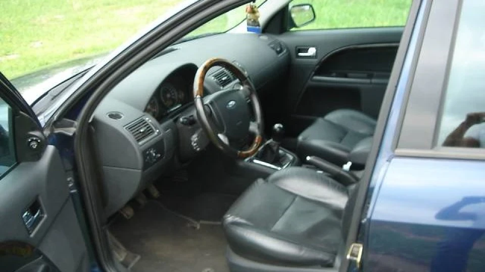 Ford Mondeo Ghia 3