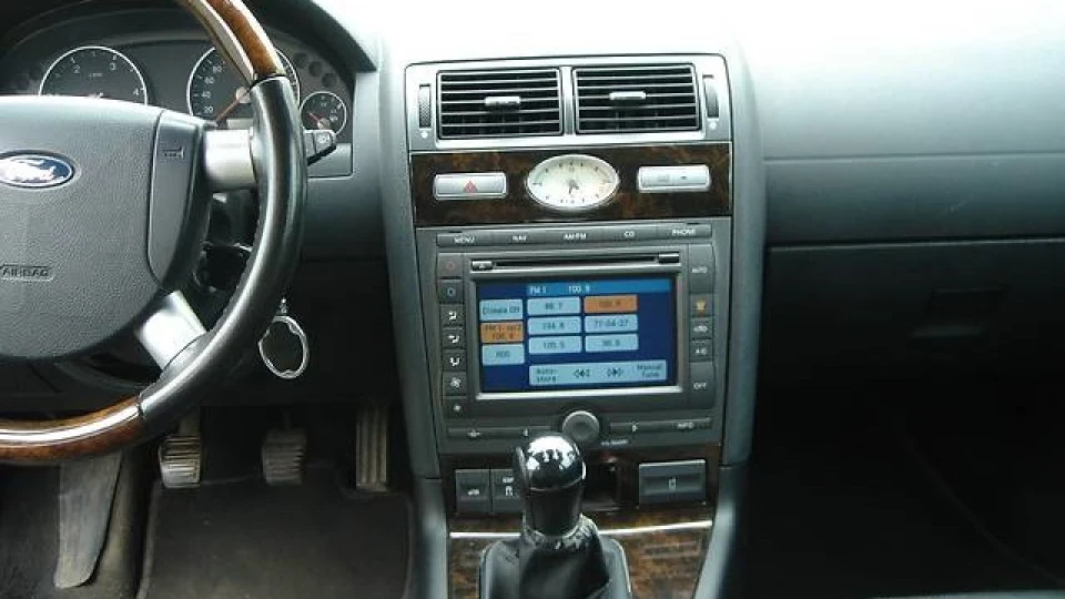 Ford Mondeo Ghia 4