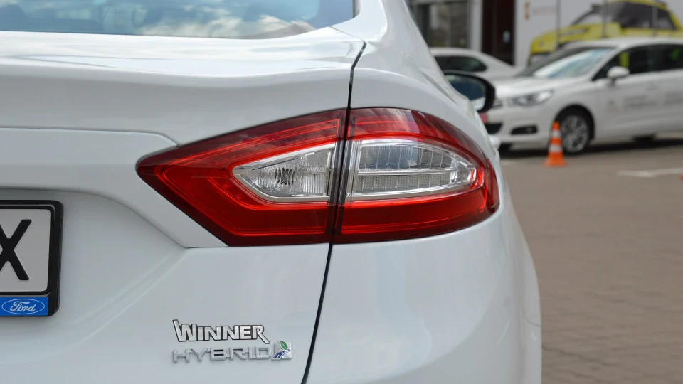 Ford Mondeo Hybrid 2.0 HEV 187 л.с. 5