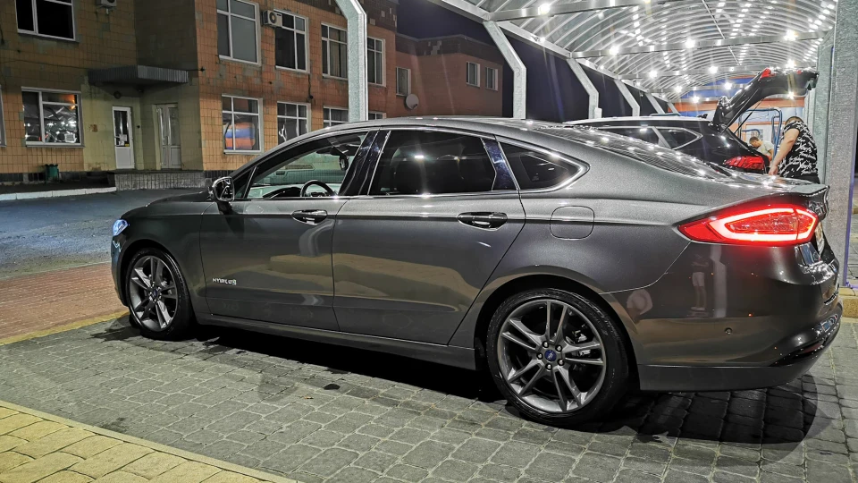 Ford Mondeo HYBRID Official 4