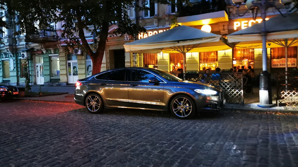 Ford Mondeo HYBRID Official 5