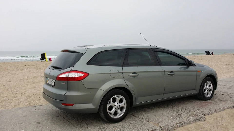 Ford Mondeo металік Місячний пил