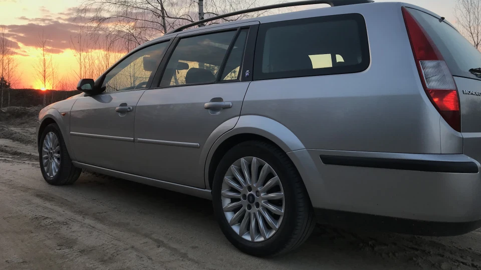 Ford Mondeo Самець 1,8 petrol 5MT 4
