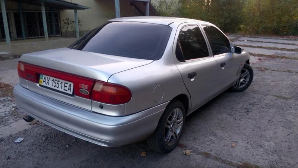 Ford Mondeo silver garry