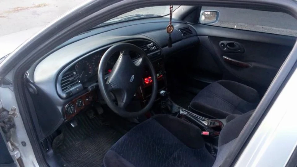 Ford Mondeo silver garry 2