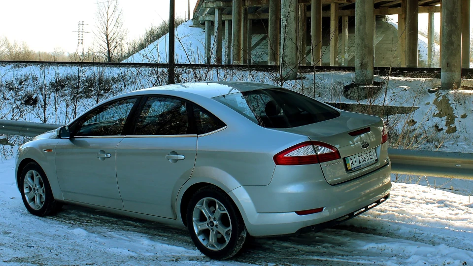 Ford Mondeo Silver Titan 2